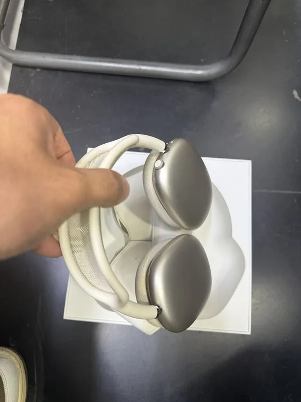 AirPods Max With Smart case 1 AirPods Max With Smart case 1