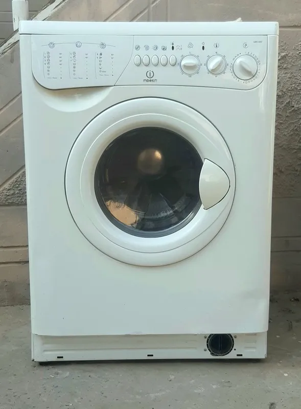 Стиральная машина INDESIT WDS 10ST с функцией сушки.