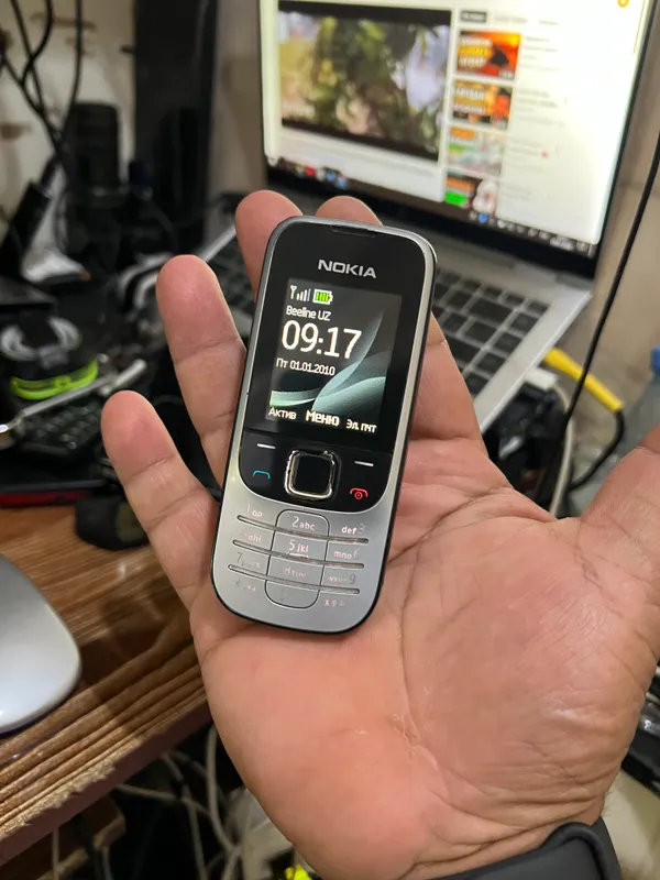 Nokia 2330 1