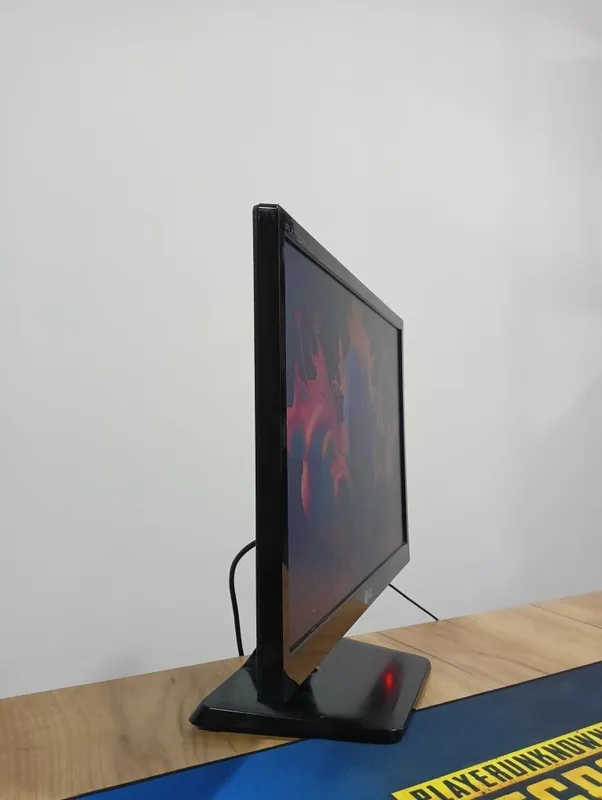 LG 19 monitor IPS — фото 3