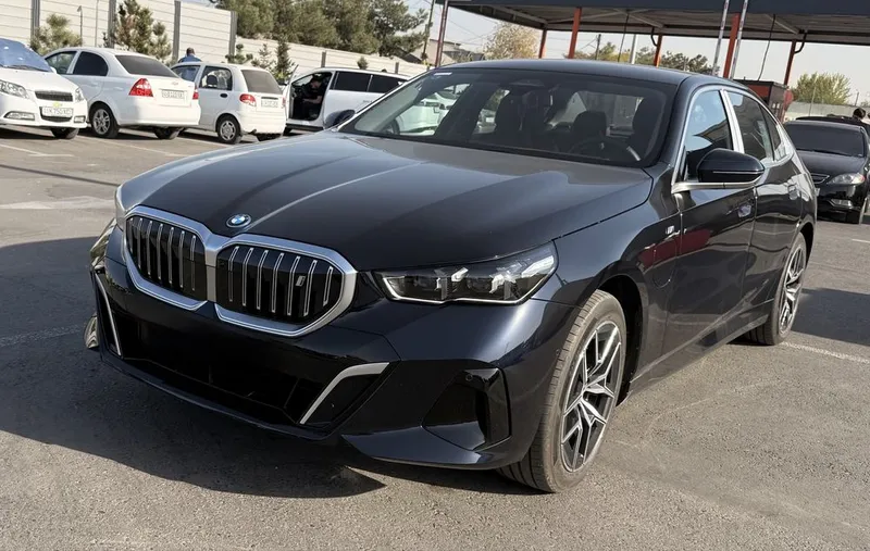 Bmw i5 edrive 40L — фото 1