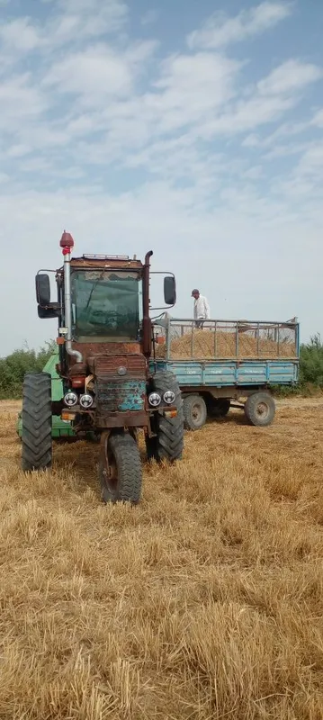 T-28 traktor sotiladi. 2