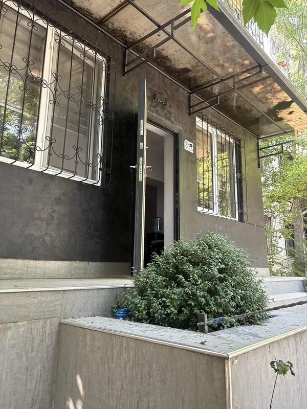 Офис с ремонтом в Яккасарайском районе. В центре. У дороги. 1