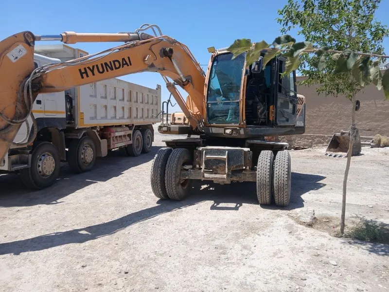 Hyundai ekskavator sotiladi 1 Hyundai ekskavator sotiladi 1
