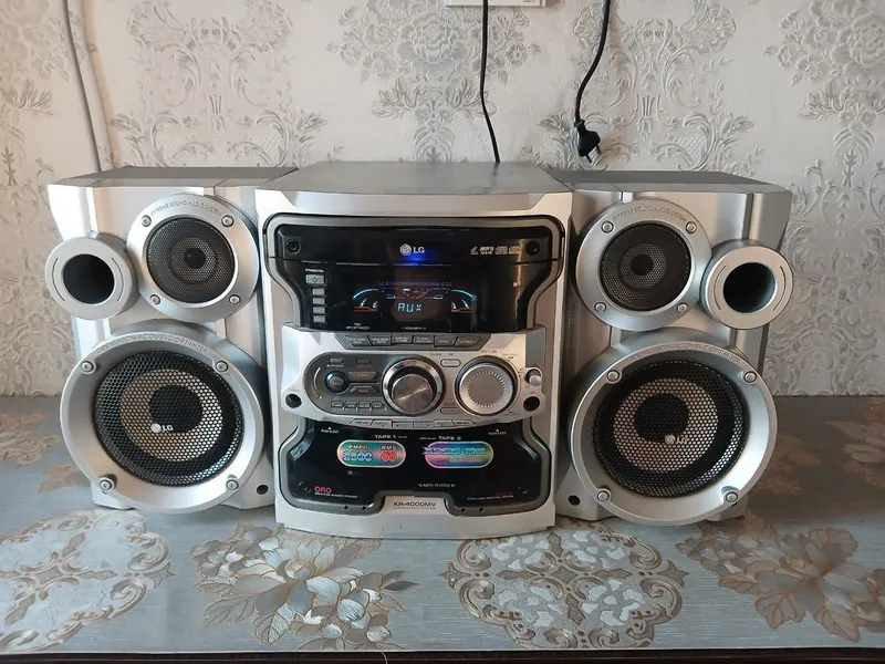 Продаётся музыкальный центр LG 1 Продаётся музыкальный центр LG 1
