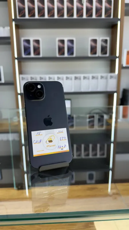 iPhone 15 iPhone 15