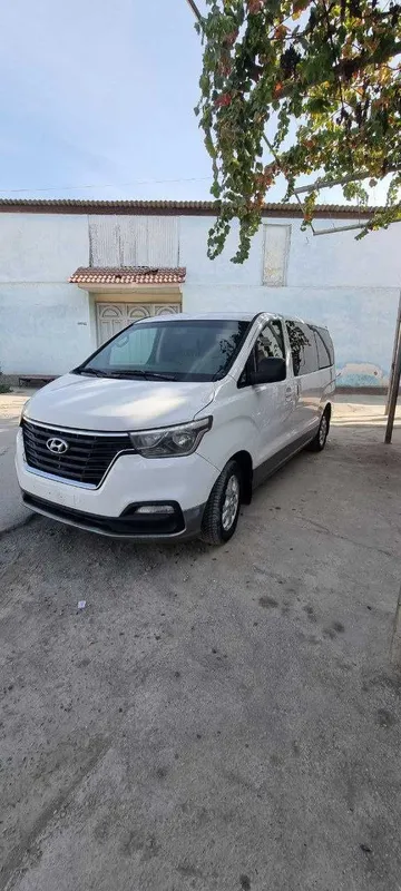 Hyundai Grand Straia mikroavtobusi 1