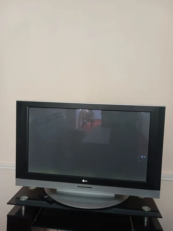 LG televizor narhi 700000 сум холати яхши.