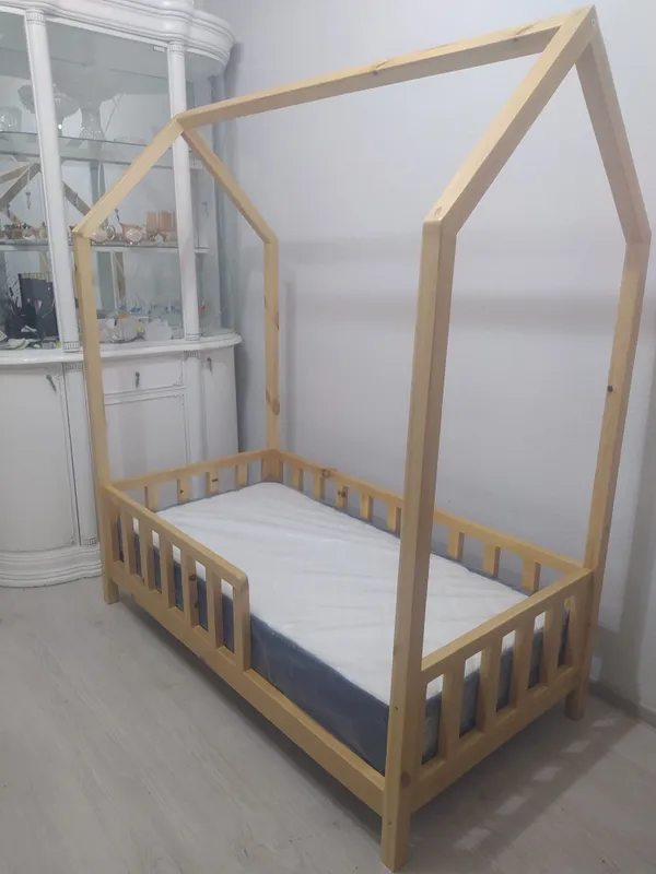 Продается новая детская кровать из дерева, покрытая лаком. — фото 2