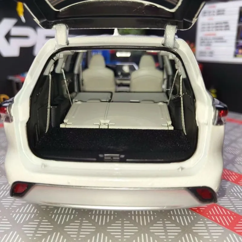 Toyota higlander hybrid 1:18 modeli birga bir(o’yinchoq) — фото 5