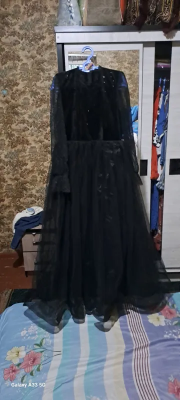 Vecherni kuylak 1 ta tuyga kiyilgan
