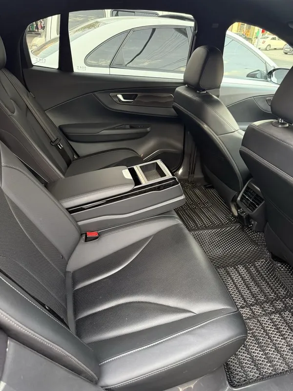 Hongqi EQM5 , 450 km , 2024 yil, 14500$!!! — фото 3
