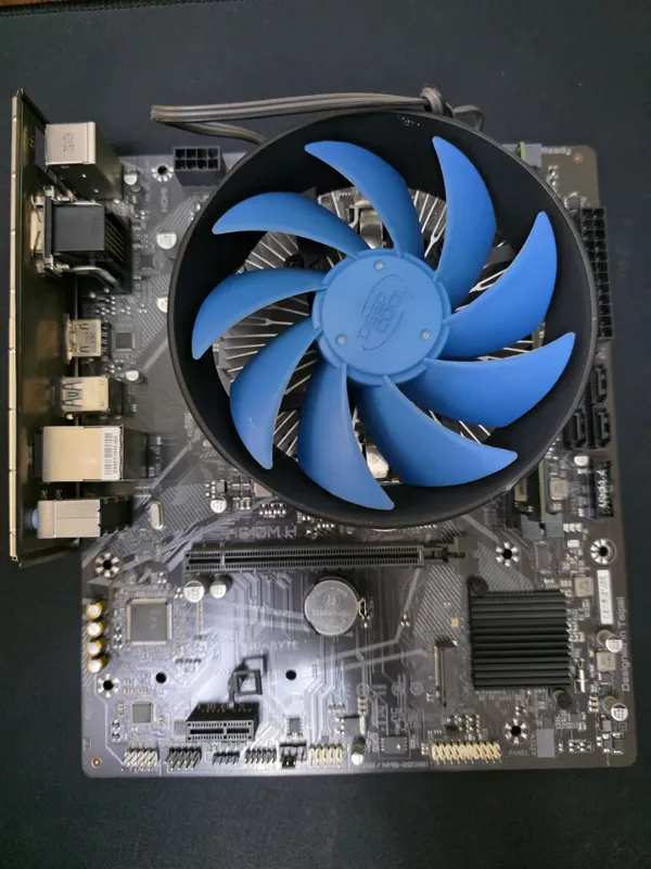Комплект плата+проц Gigabyte H510+Intel i5 11400f. Возможен обмен. .