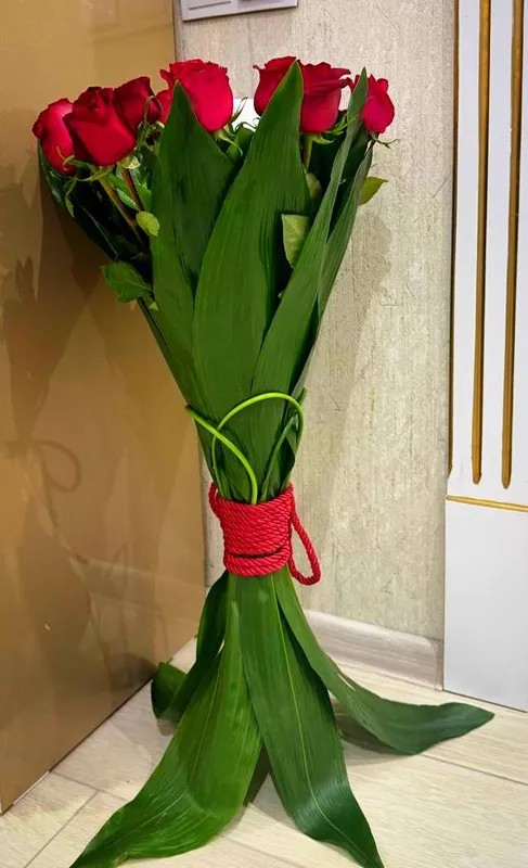 Qizil atirgullardan buket 2 Qizil atirgullardan buket 2