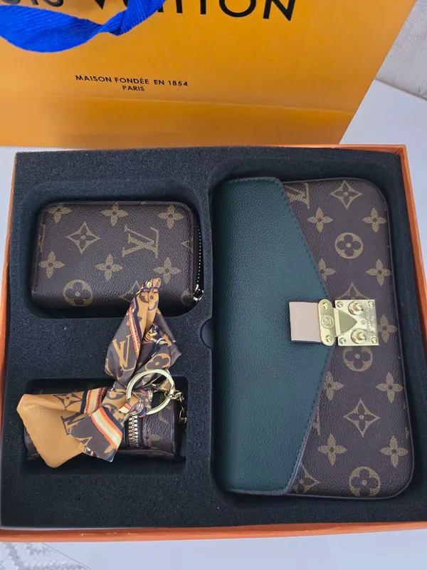Копия Louis Vuitton 4-в-1. 2