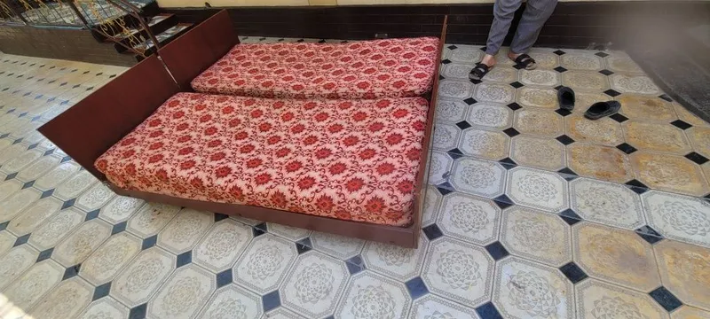 Divan ishlagan kam chligi yoq yahshi holatta ishlatsa boladi yana bema 3 Divan ishlagan kam chligi yoq yahshi holatta ishlatsa boladi yana bema 3