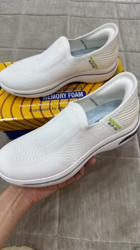 Skechers