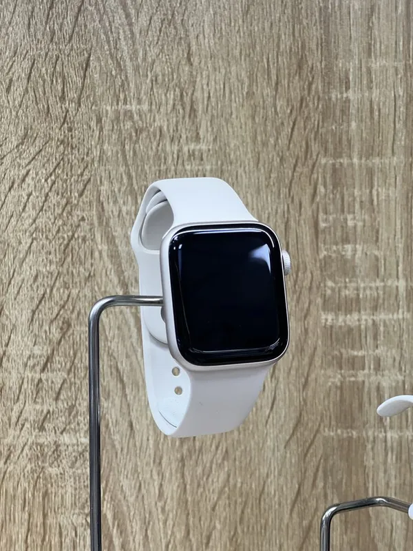Iwatch se 3 44mm ideal 1 hafta ishlagan rose gold Iwatch se 3 44mm ideal 1 hafta ishlagan rose gold
