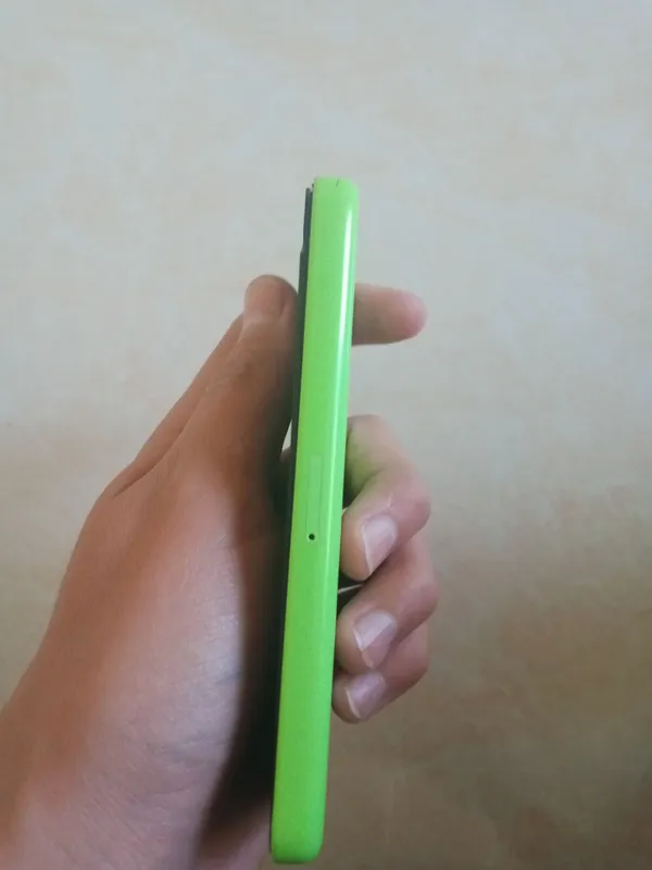 iPhone 5c срочно продаётся 3 iPhone 5c срочно продаётся 3