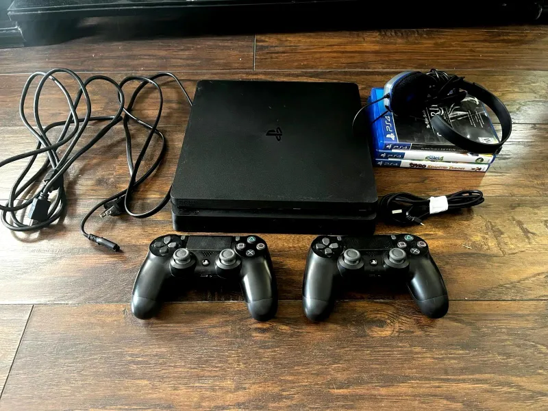 Ps4 slim sotiladi
