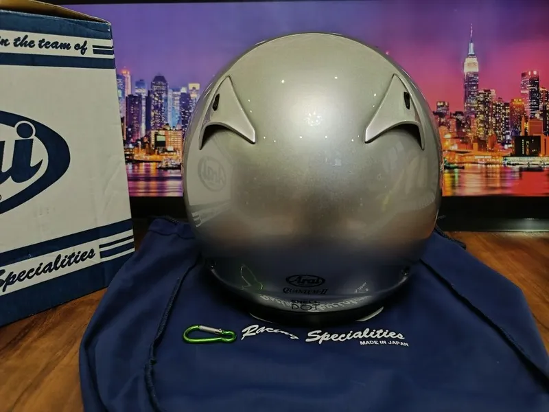 Это высокачественый мото шлем от Японского бренда ARAI QUANTUM 2 5 Это высокачественый мото шлем от Японского бренда ARAI QUANTUM 2 5