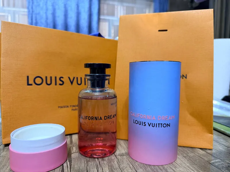 Original Louis Vuitton atiri. 1 Original Louis Vuitton atiri. 1