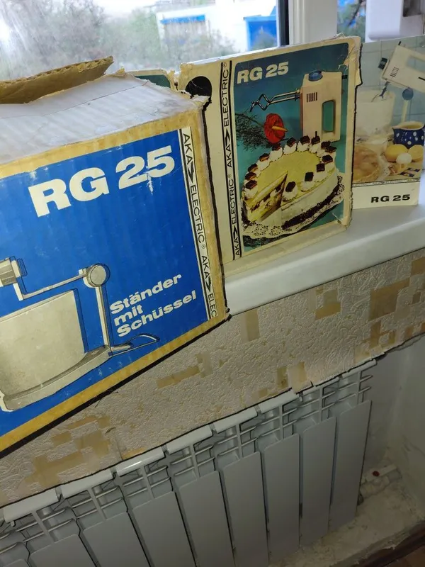 Кухонный немецкий набор RG25. В набор входит блнедер, миксер .