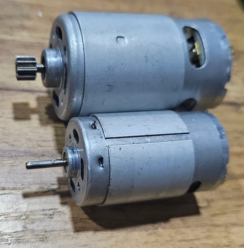 Двигатель на 12v DC (+-) 5 Двигатель на 12v DC (+-) 5