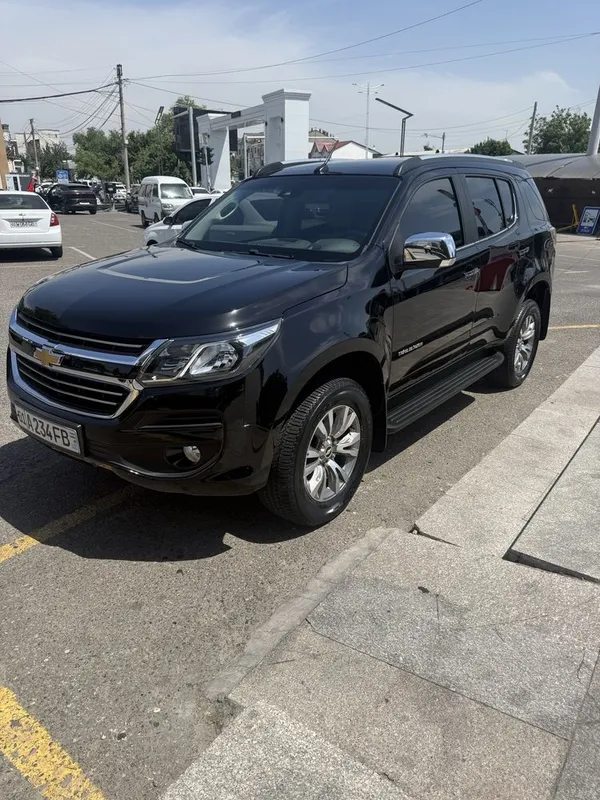 traiilblazer ltz qora toza 2020 holati zor