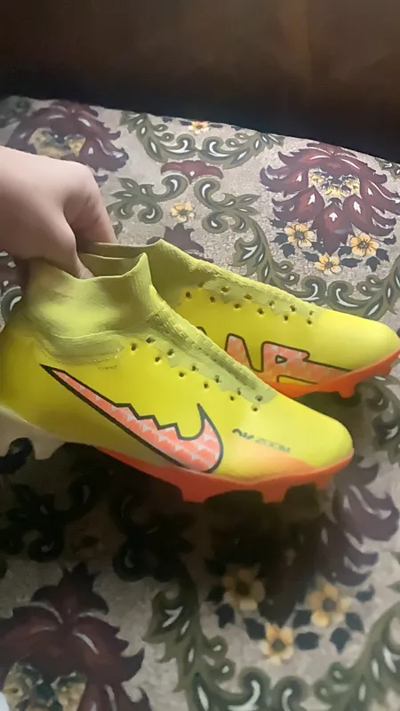 Air zoom butsi holati Ideal 37 razmer