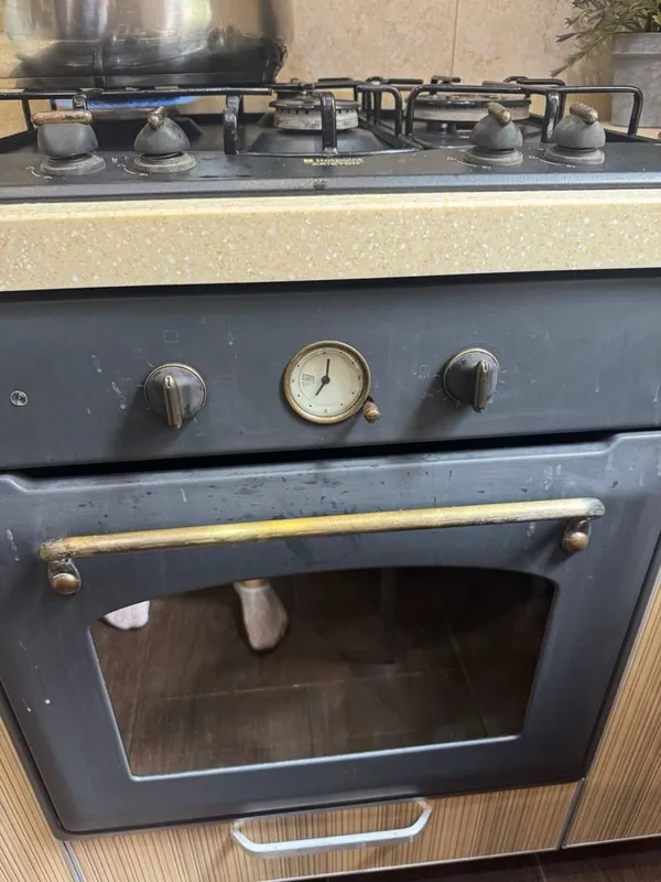 Встраиваемый электро-духовой шкаф Hotpoint-Ariston FT 850 1