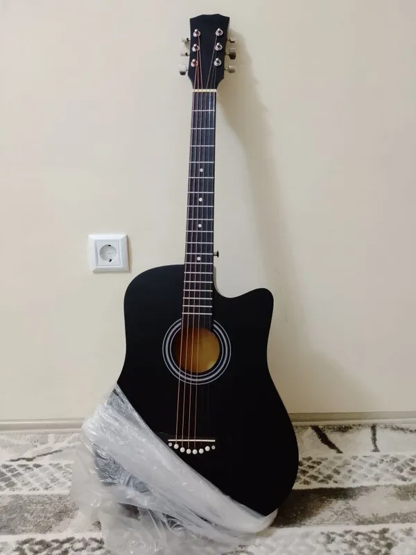 Gitara sotiladi tezda manzil Oʻrigzor bozor