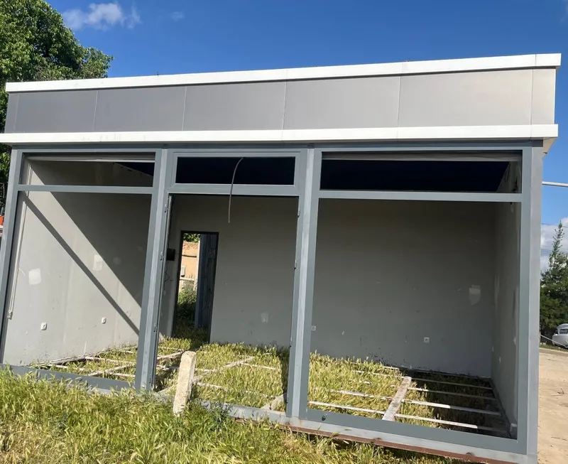 Butka dokon sotiladi 4×6 oyna eshiklariyam bor