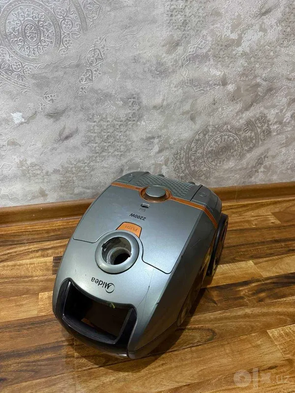 Пылисос Midea рабочый Пылисос Midea рабочый
