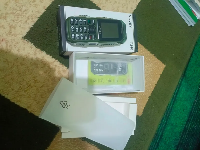 T240 telefon 1