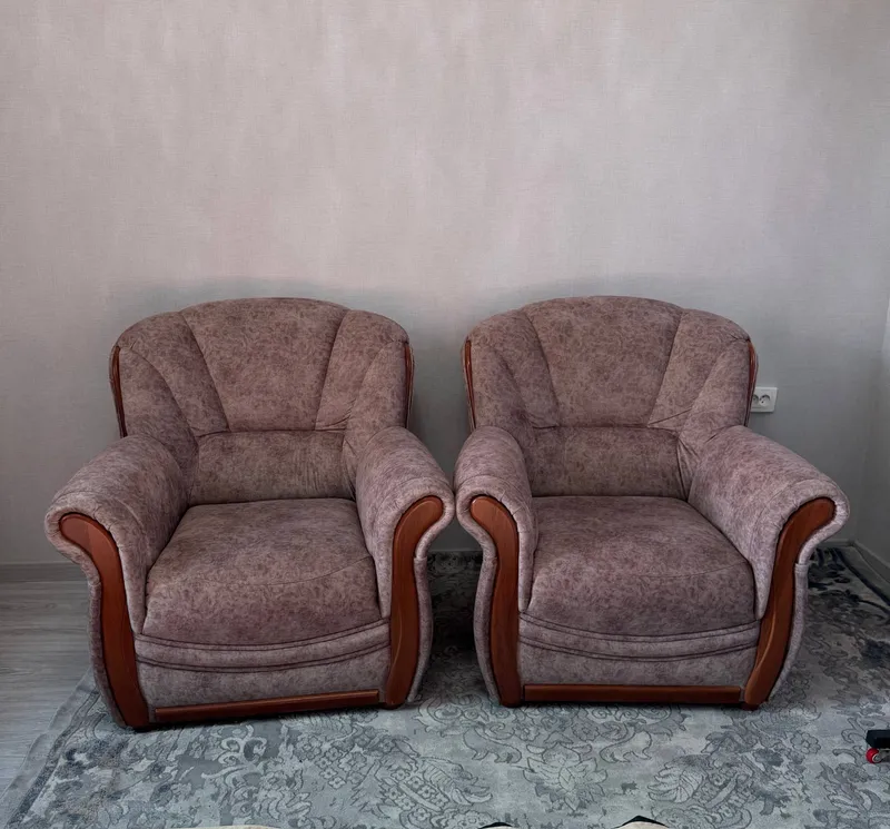 Диван, кресло.
Диван-2,30длина. Ширина  55см 2