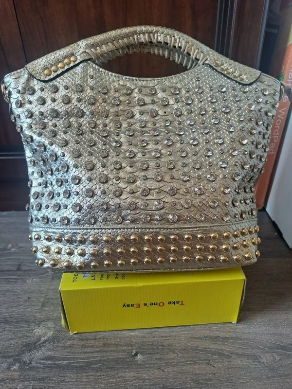 Женская сумка серебристая