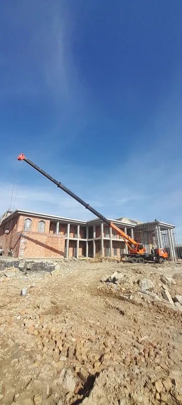 Auto kran usluga 25 ton 28 metr — фото 2