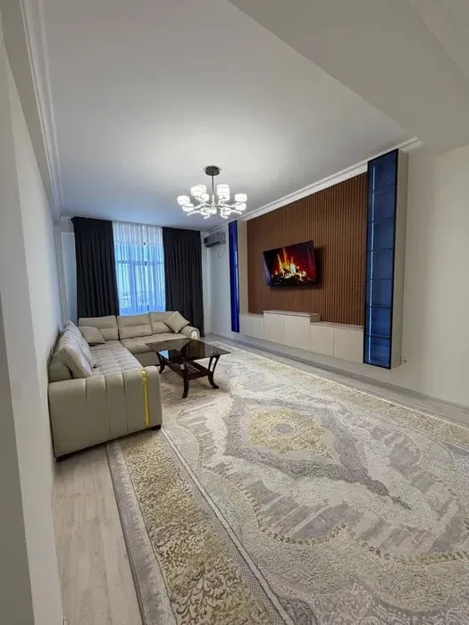 Сдаётся квартира 2-комнатная, 92 м²