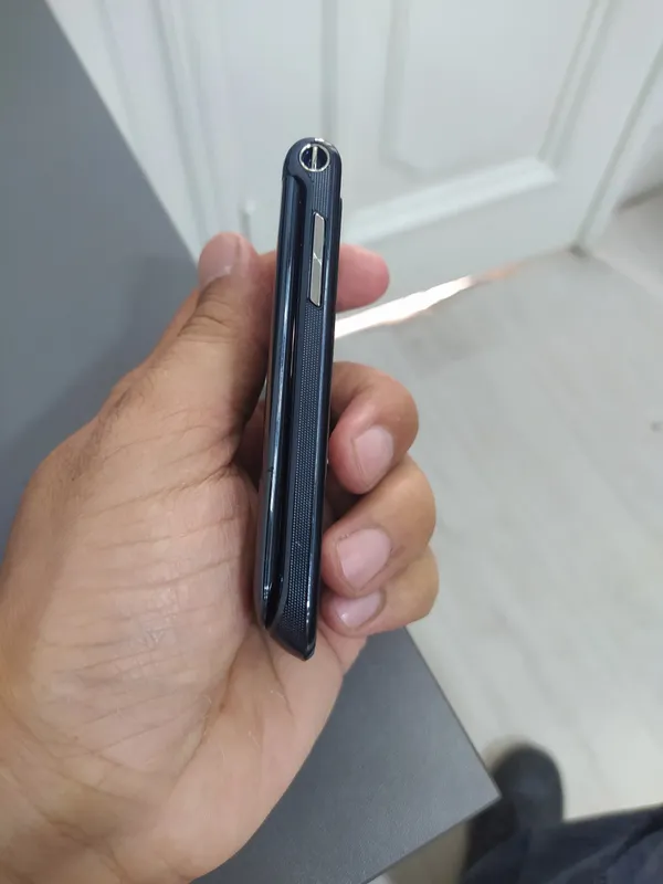 motorola Razr2 v8 perfectum knopkali telefon — фото 1