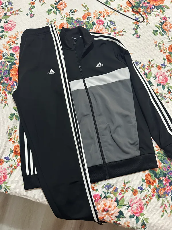 Спортивка Adidas, носили 4 дня, состояние идеальное 1 Спортивка Adidas, носили 4 дня, состояние идеальное 1