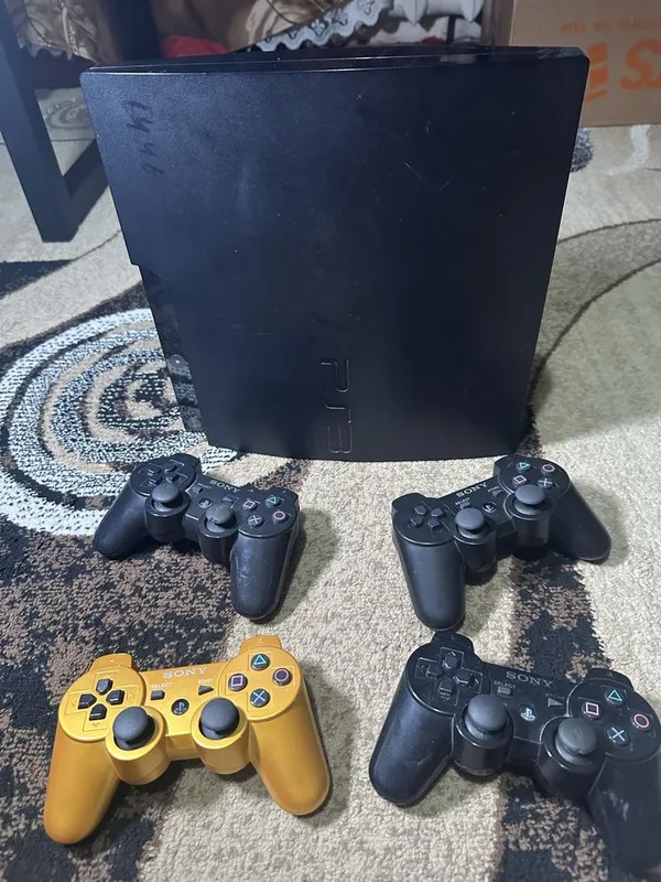 Playstation 3 Slim. 4 ta pult bilan+ 30ta uyin — фото 1