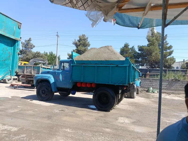 Zil sotiladi 1991 yil. +998972 4 Zil sotiladi 1991 yil. +998972 4