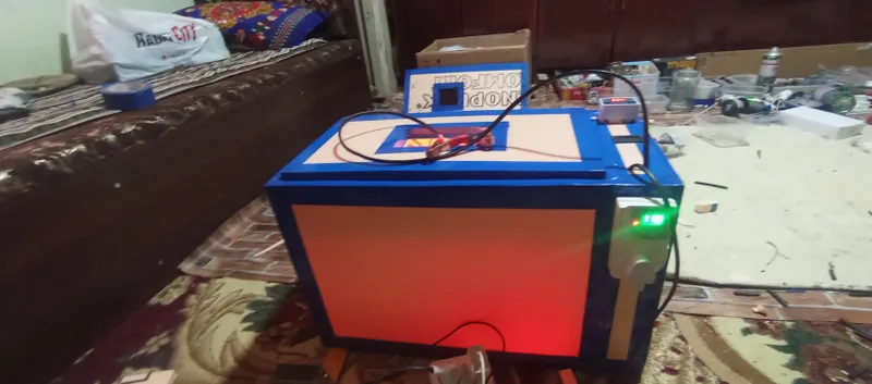 Инкубатор автоматический на 40 яиц, работает от 12V и 220V 1