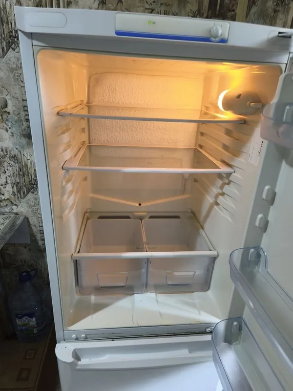 Холодильник Indesit 3 Холодильник Indesit 3