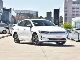 BYD Qin PLUS EV 510KM (Оқ ранг — фото 1