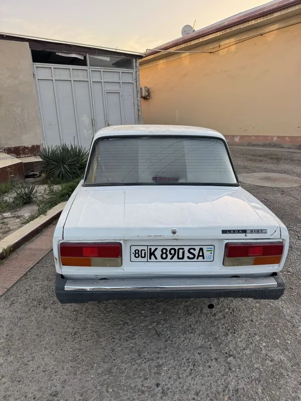 Lada 2107 sotiladi
