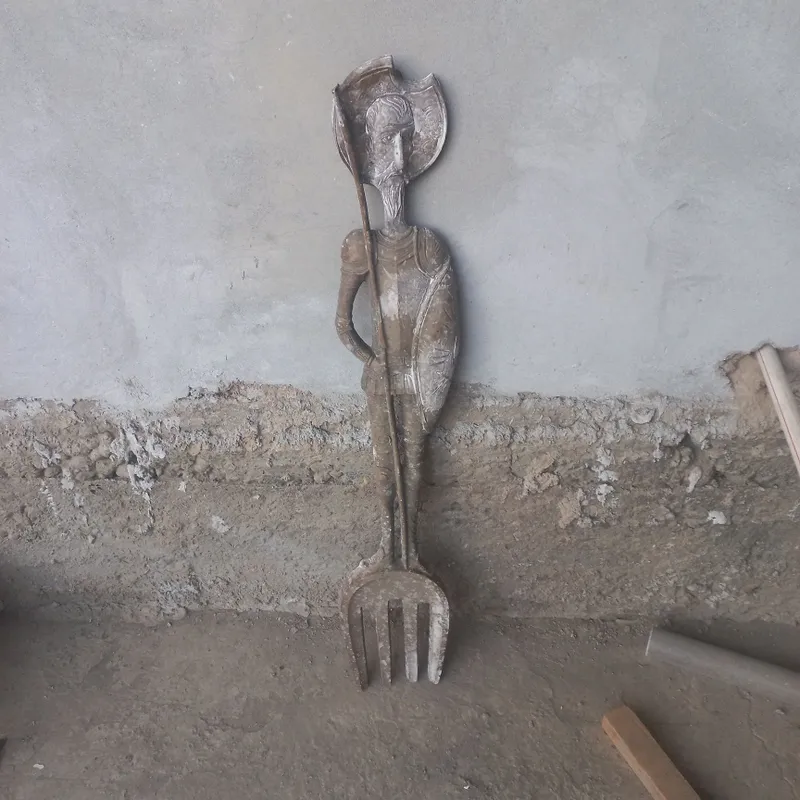 Don Quixote haykalchasi (qolda yasalgan dekor