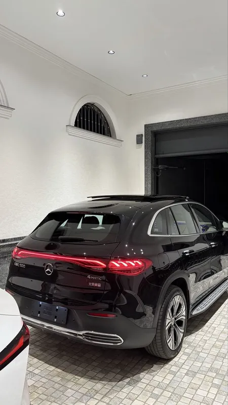Mersedes EQE 500 SUV 2 Mersedes EQE 500 SUV 2
