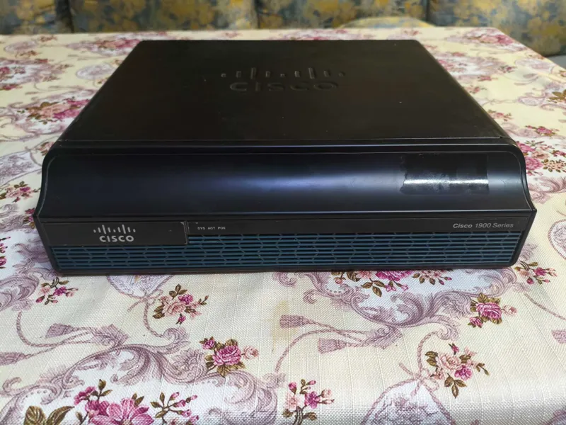 Маршрутизатор Cisco 1941 Б/У 1 Маршрутизатор Cisco 1941 Б/У 1